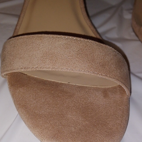 Women's Wedge Sandals - Picture 3 of 6